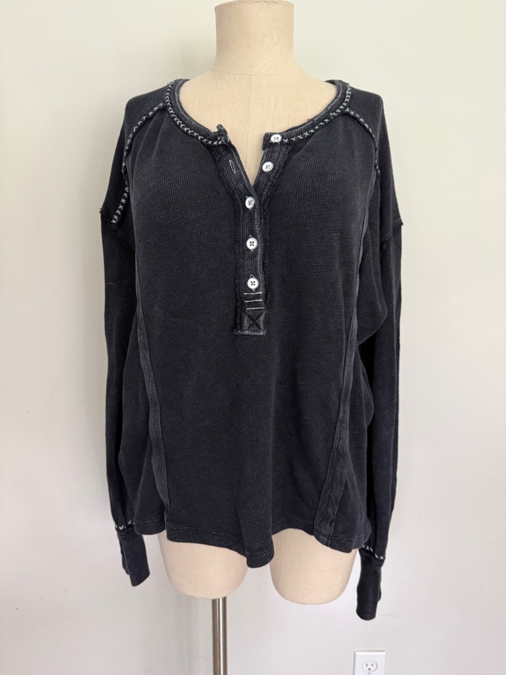 Women’s Free People We the Free Taylor Henley Top in
Black XS